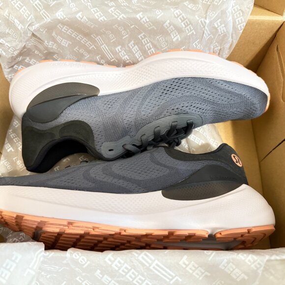 Authentic LULULEMON BeyondFeel LM9AVDS Men\'s Gray Running Shoes Sz.10.5 main image 5